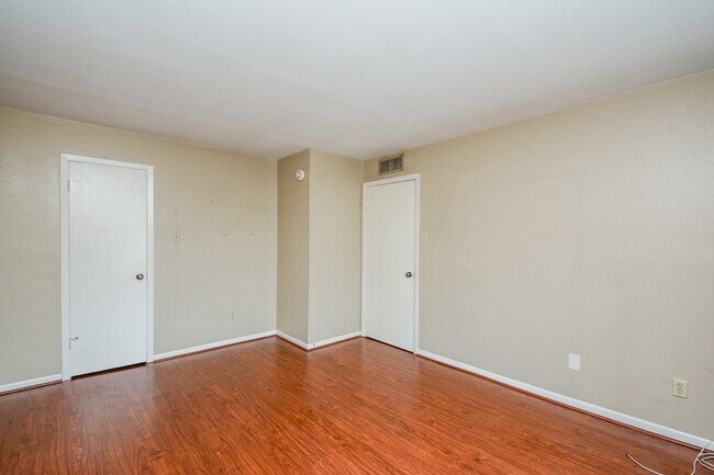 Building Photo - 8519 Hearth Dr