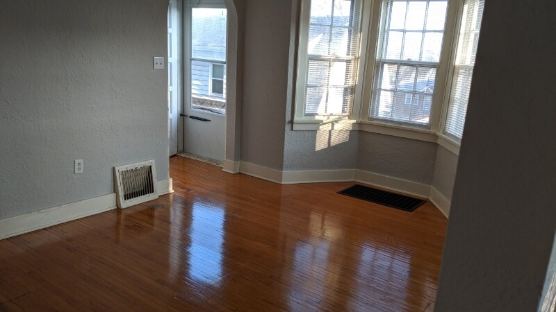 Building Photo - 226 Johnson St