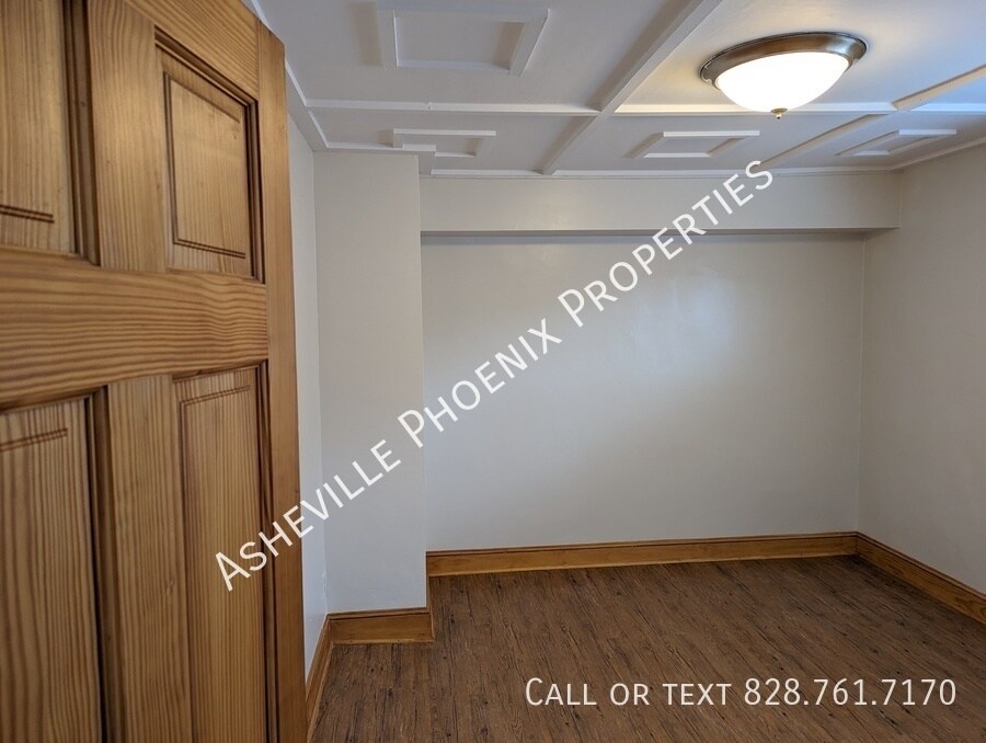 Building Photo - 25 Howland Rd