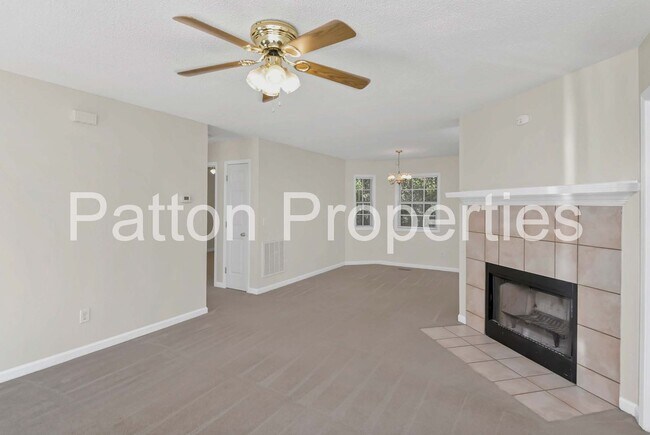 Building Photo - Summer Place Home