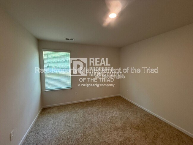 Building Photo - 407 Gulliver Ct
