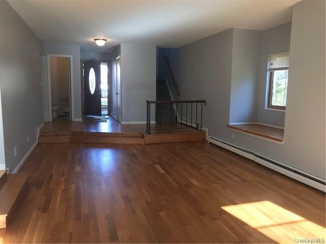 Building Photo - 148 Country Club Dr