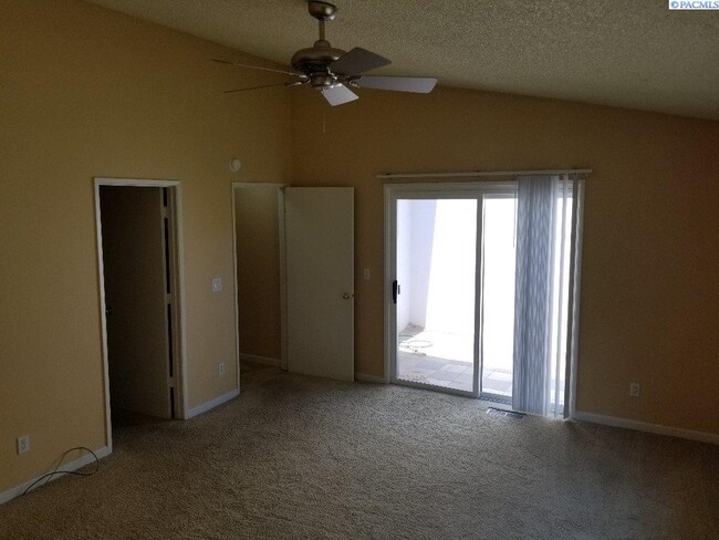 Building Photo - South Richland Townhouse for rent