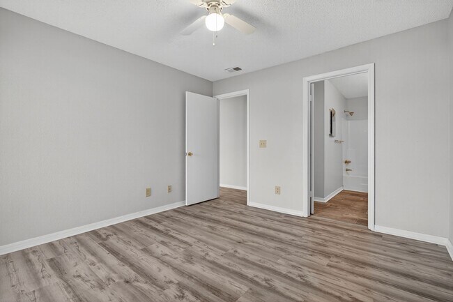 Building Photo - 10200 Belle Rive Blvd