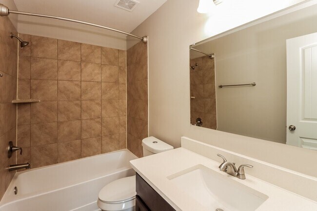 Building Photo - 3102 Same Way