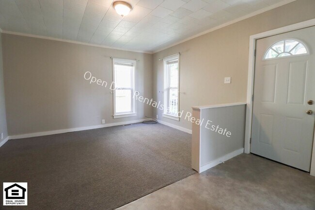 Building Photo - 918 W King St