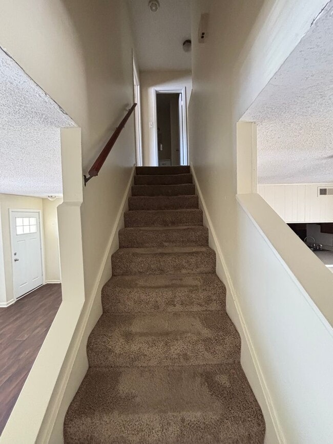 Building Photo - RG-139 Valencia Dr.