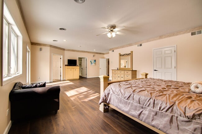 Building Photo - 30W777 Shoe Factory Rd