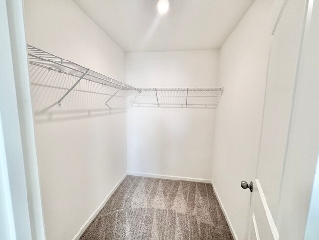 Building Photo - 3BD/2.5BTH Townhome - Belmont  self guided...