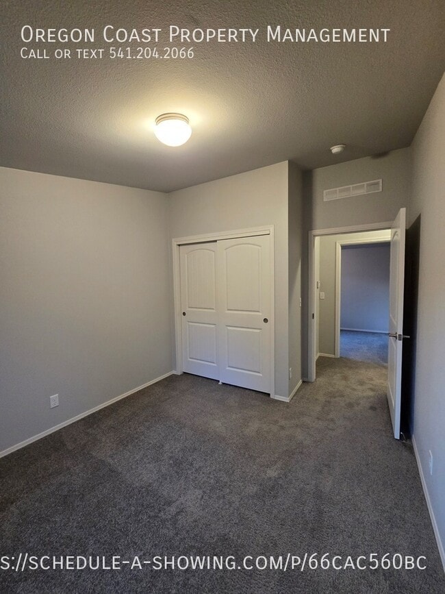 Building Photo - 15 N Hillside Dr