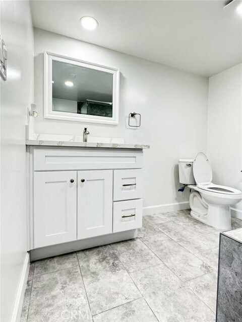 Building Photo - 3233 E Cameron Ave