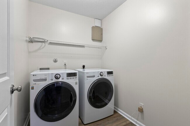 Building Photo - 331 Rose Bud Ln