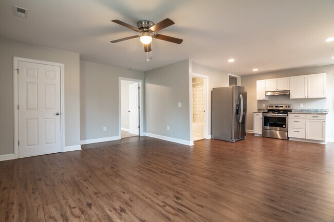 Building Photo - 517 Walnut St