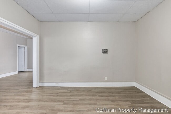 Building Photo - 1545 Queen Ave NE
