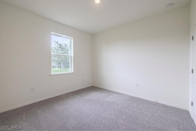 Building Photo - 4208 NE 15th Pl