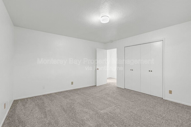 Building Photo - 215 2nd St