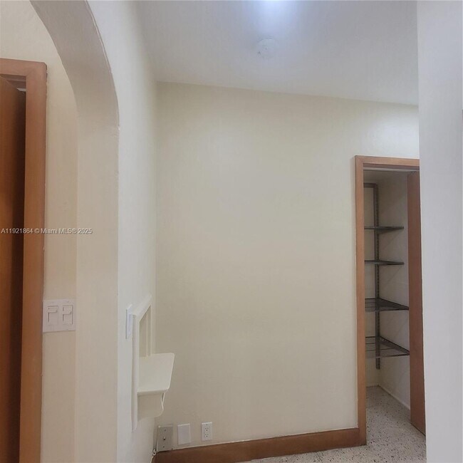 Building Photo - 7400 Harding Ave