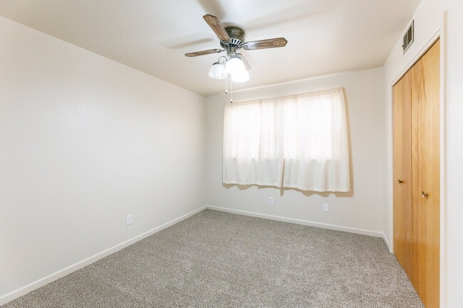 Building Photo - Remodeled throughout, 3/2/1
