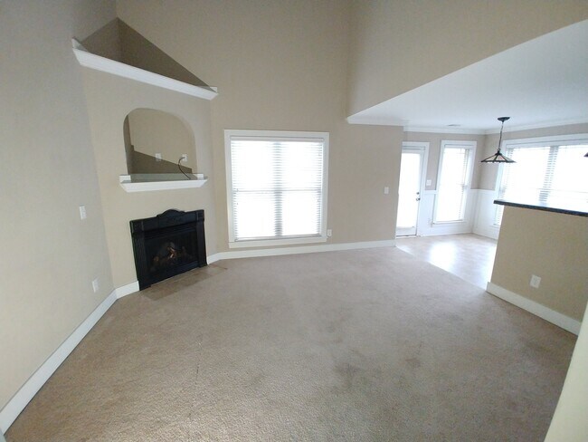 Building Photo - 2000 Rossburg Pl