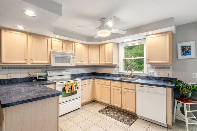 Building Photo - 59 Lincoln St