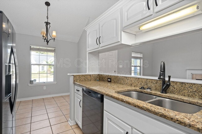 Building Photo - 12206 Breezeway Cir