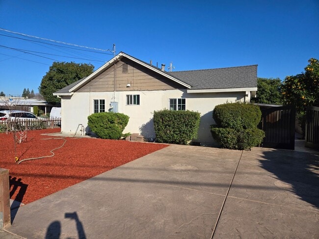 Building Photo - Beautifully Renovated 3-Bedroom / 2-Bathroom Duplex-Style Home in Prime Sunnyvale