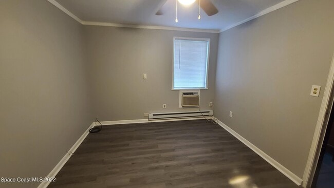 Building Photo - 123 East Ct