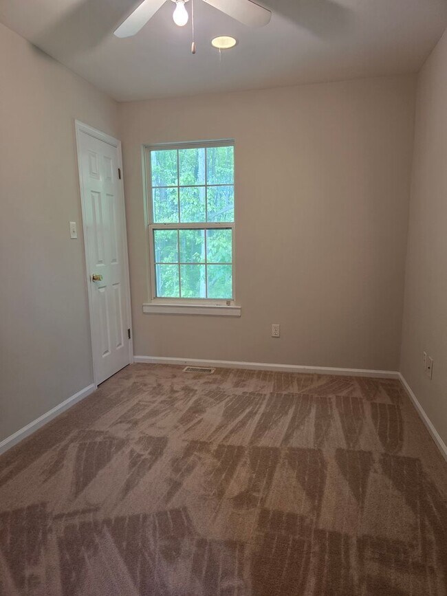 Building Photo - Twin Home in Saddlebrook