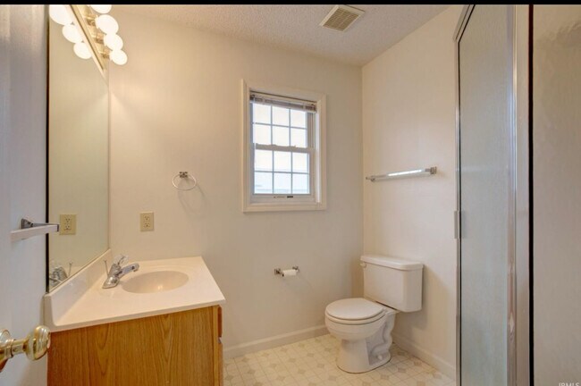 Building Photo - 894 E Sherwood Hills Dr
