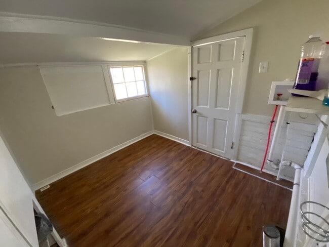 Laundry room - 1603 Buffalo St