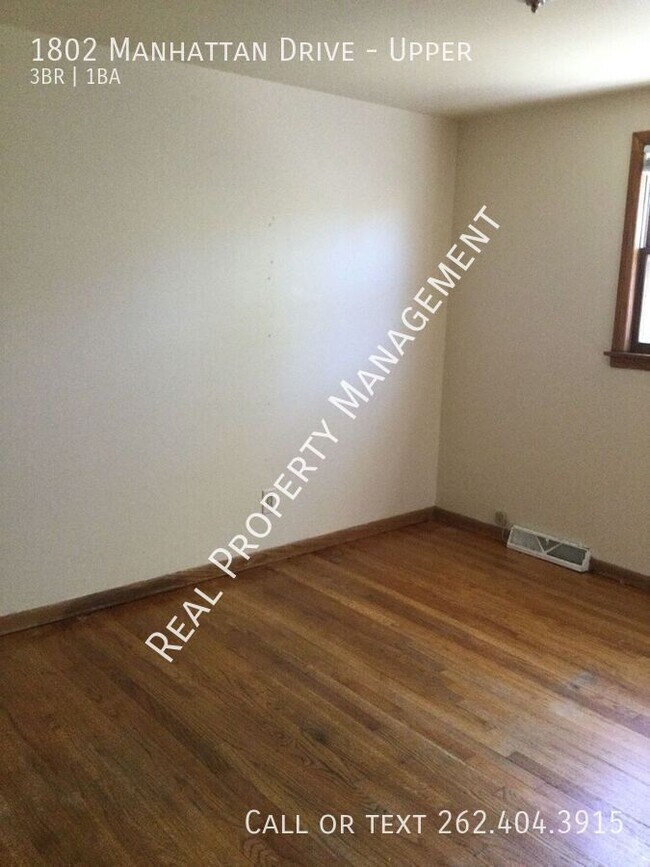 Building Photo - 1802 Manhattan Dr