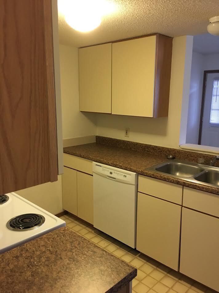 Kitchen - 210 Mt Hope Ct