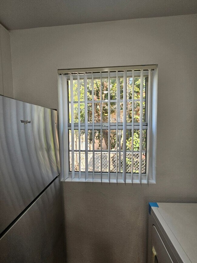 Building Photo - 245 E Ave 38