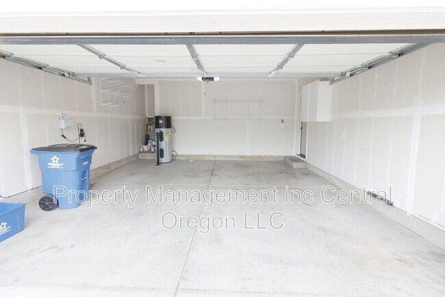 Building Photo - 3576 SW Pumice Ave