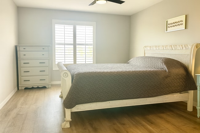 Building Photo - Beautiful Gulf Access Condo • Flexible Furnishing • 6 - 12 Month Rental