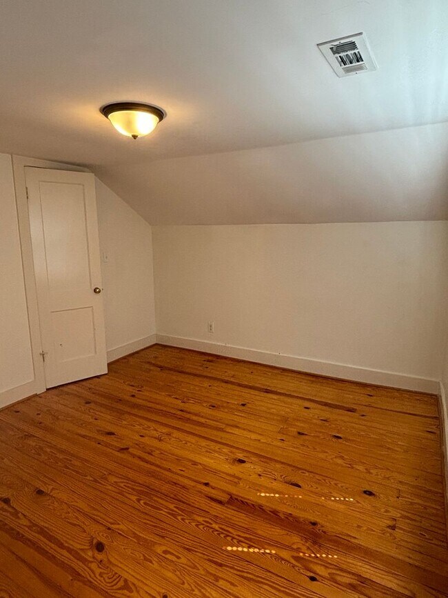 Building Photo - LEASING SPECIAL Cozy East Nashville 3 Bedr...