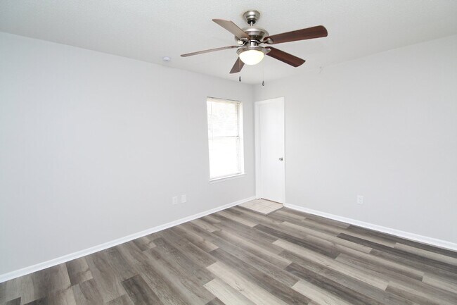 Building Photo - Charming 3-Bedroom Brick Home on Half an A...
