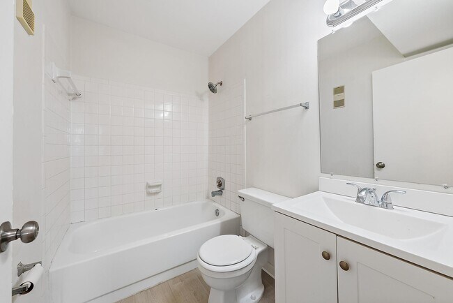 Building Photo - 1790 Abbey Rd