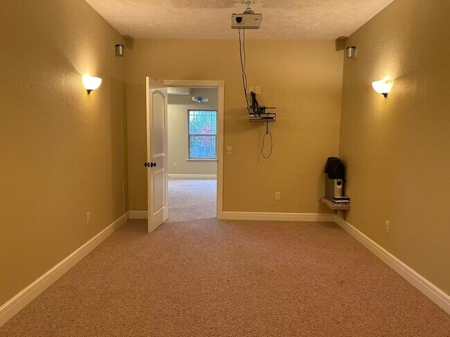 Building Photo - 5 bedroom and 3 bathroom two level house