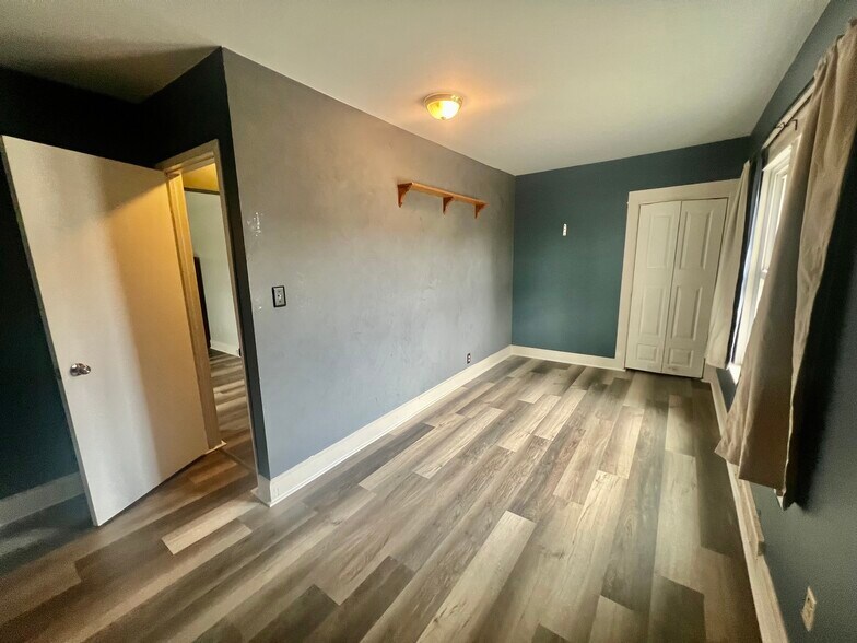 Building Photo - 5432 25th Ave