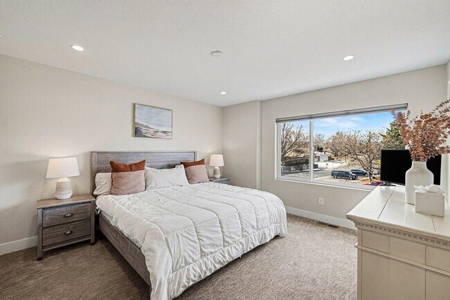 Building Photo - Fully Furnished 3 Bedroom 3 1/2 Bath in Wheat Ridge