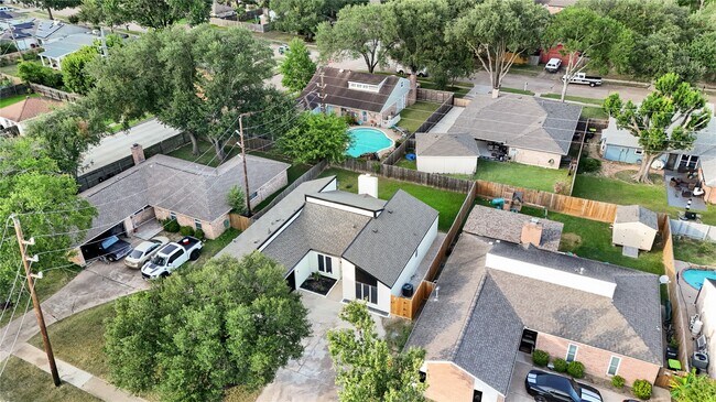 Building Photo - 4832 Whispering Falls Dr
