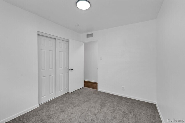 Building Photo - 25636 Norfolk St