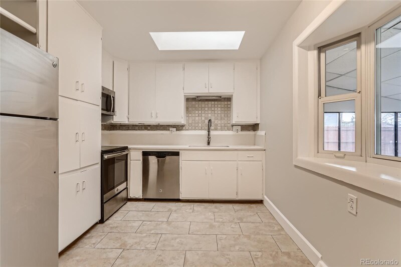 Building Photo - 6470 Olive St