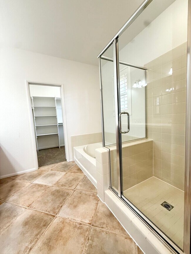 Building Photo - 2810 Piantino Cir