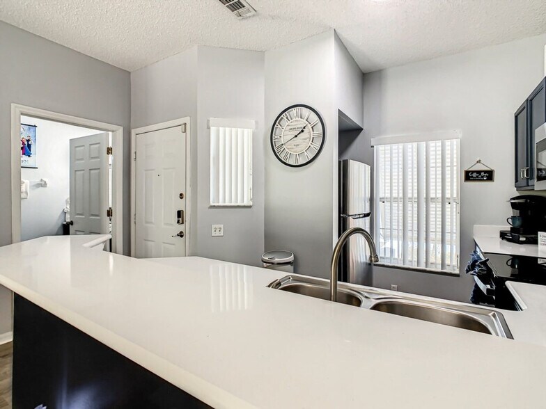 Building Photo - 4751 Ormond Beach Way