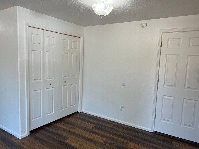 Building Photo - Newly updated 3-bedroom, 2-bathroom duplex with a garage!  $500 OFF YOUR FIRST MONTH'S RENT!