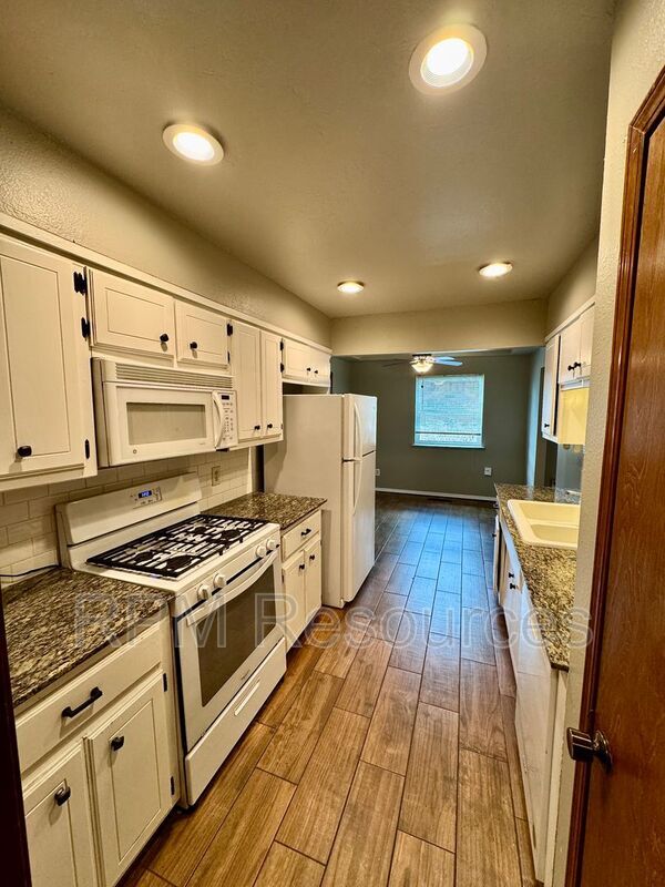 Building Photo - 12504 Whispering Hollow Dr
