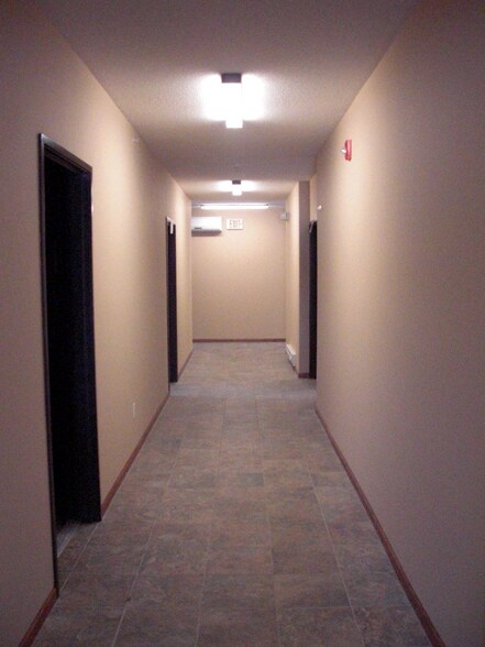 Building Photo - 355 Horseshoe Dr