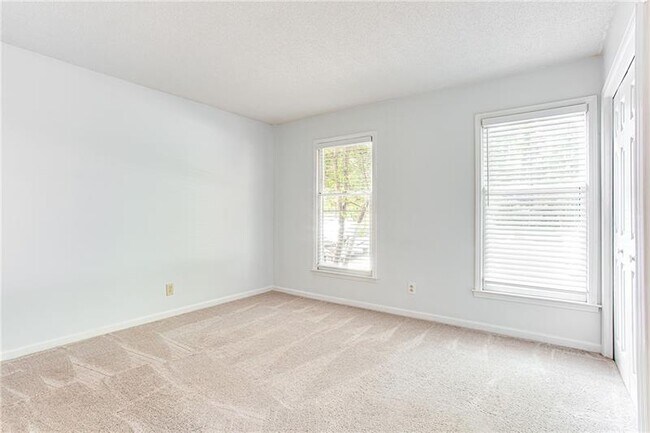 Building Photo - 605 Garden Ct